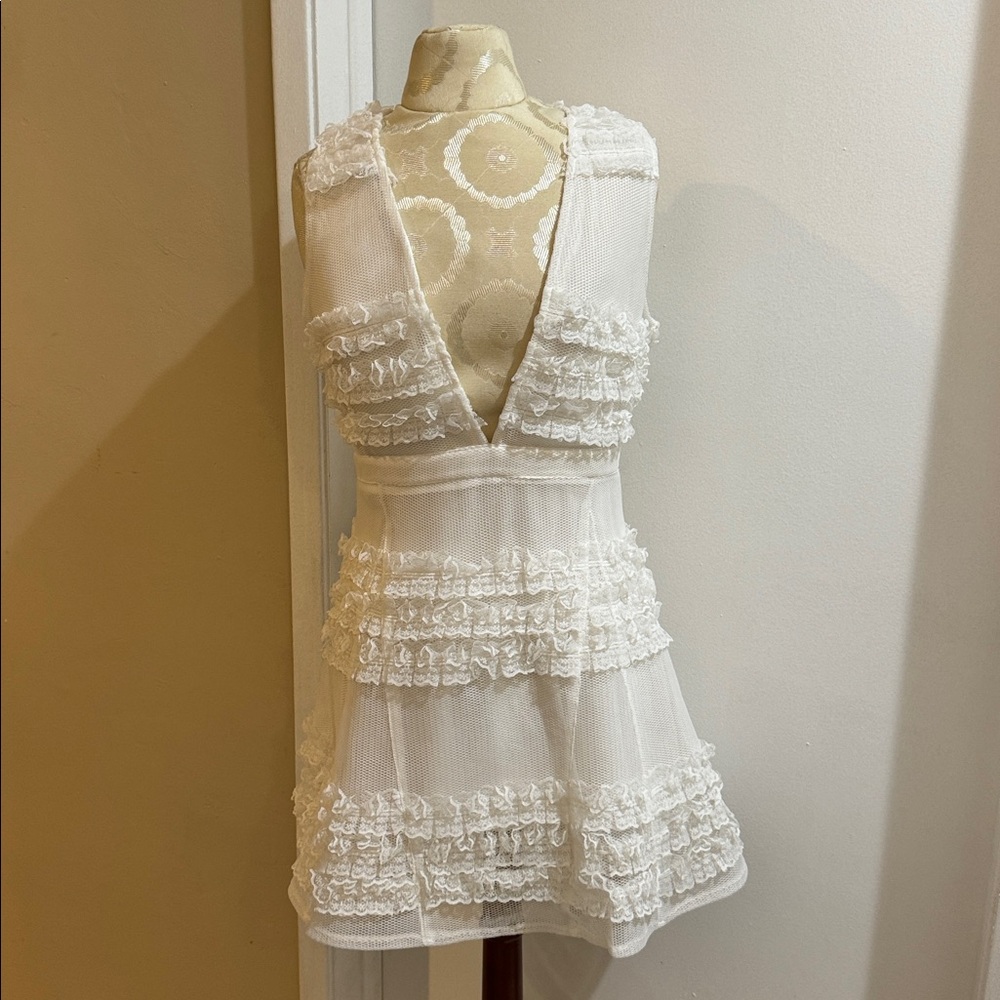 White Lace Ruffled Tiered Deep V Lined Sleeveless Zip Mini Dress M